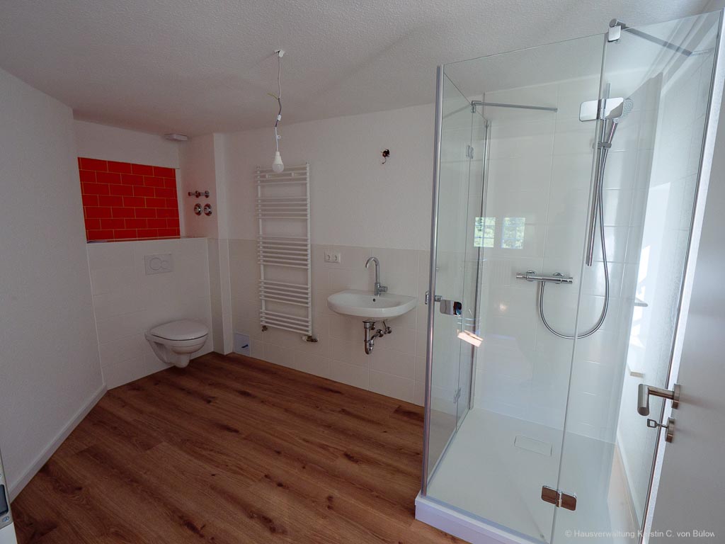 Mietangebote 11 160-005-Badezimmer